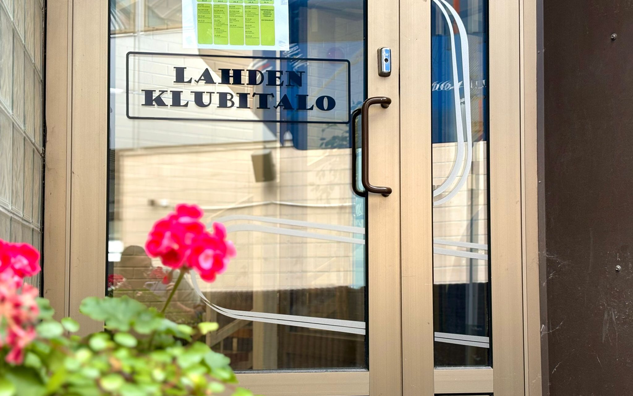 Lahden Klubitalon ulko-ovi